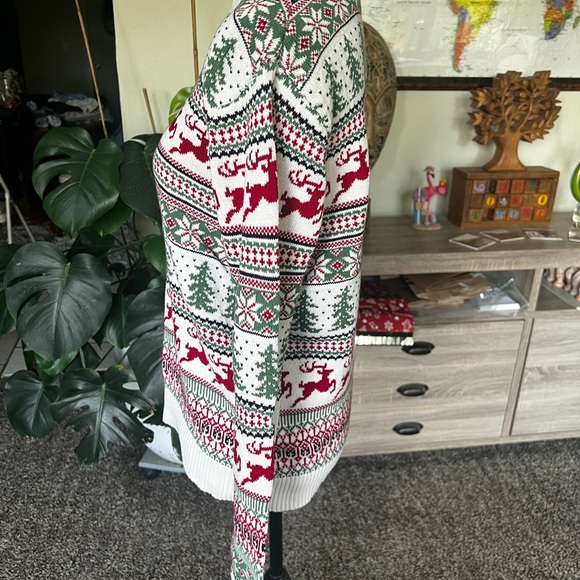 Men's Festive Crewneck Sweater with Reindeer and Tree Pattern - Picture 3 of 7